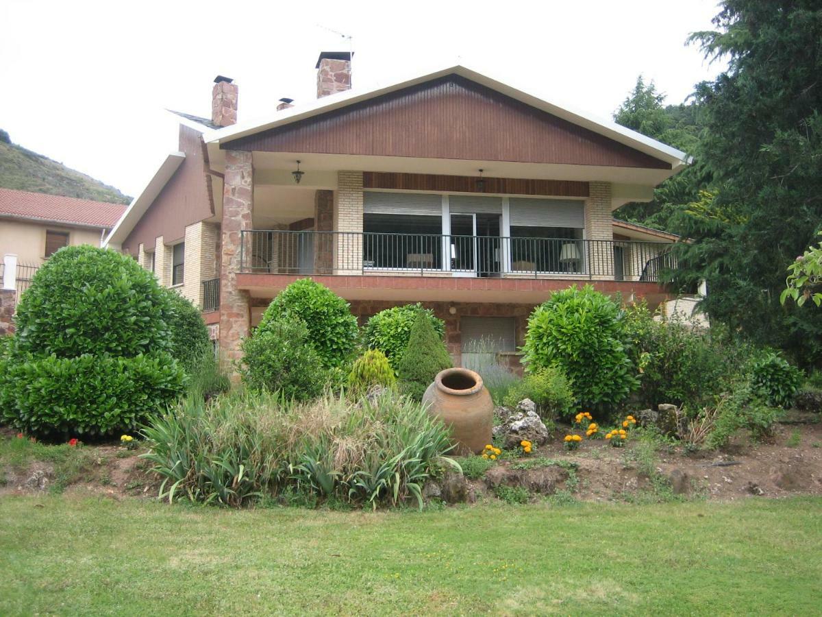 Casa De Julio Marroquin Villa Pradoluengo Bagian luar foto
