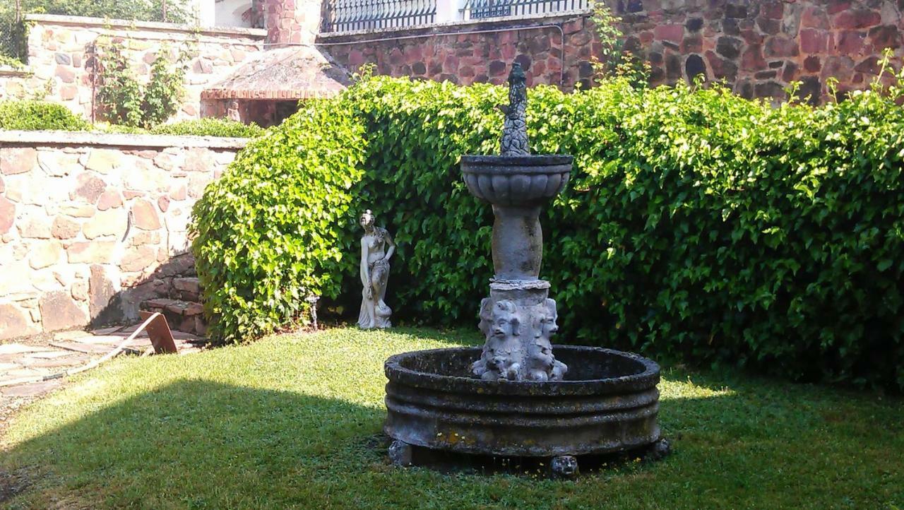 Casa De Julio Marroquin Villa Pradoluengo Bagian luar foto