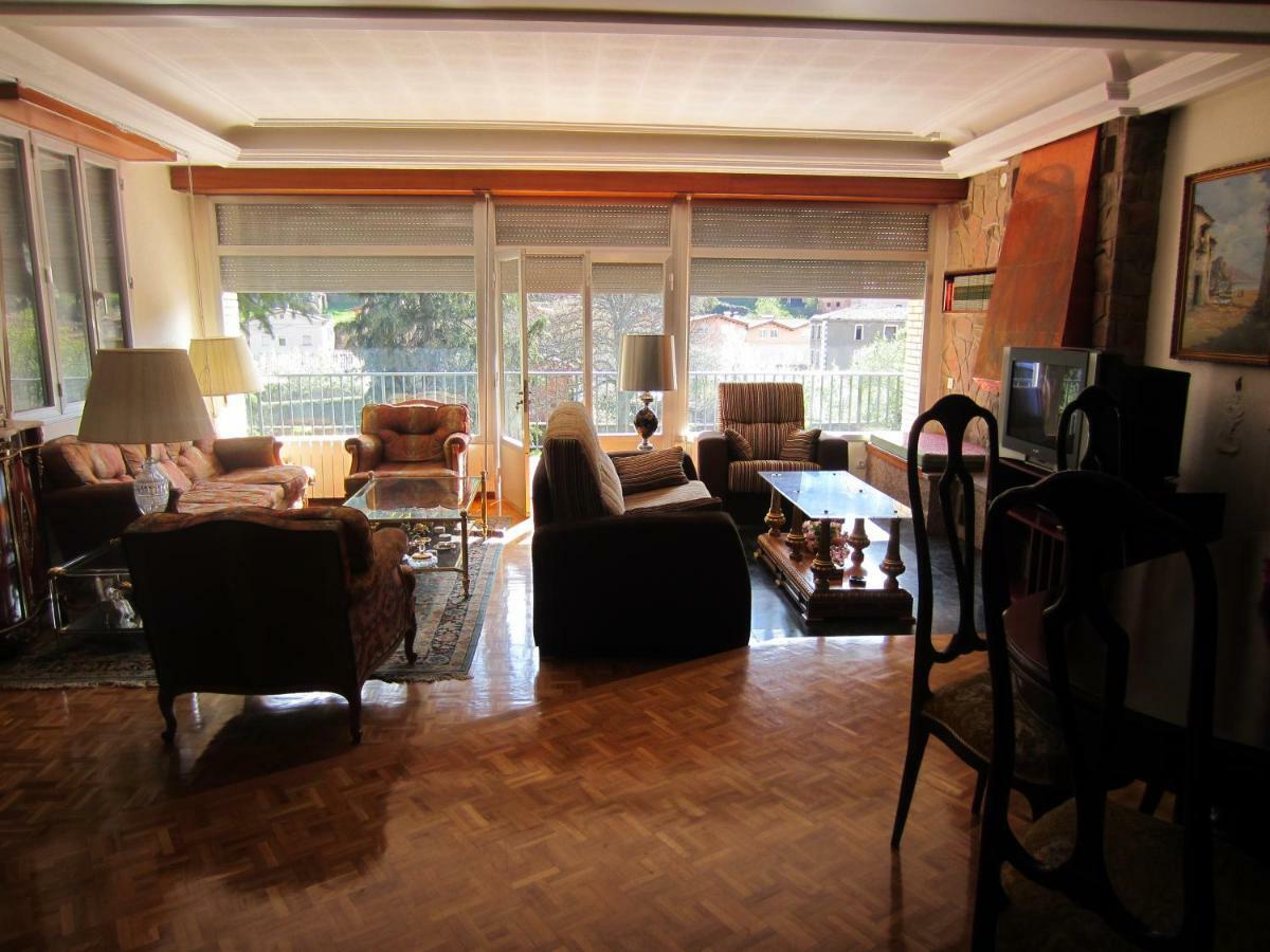Casa De Julio Marroquin Villa Pradoluengo Bagian luar foto